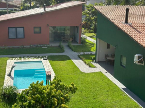 Casas aconchegantes com piscina na encantadora Praia das Cigarras